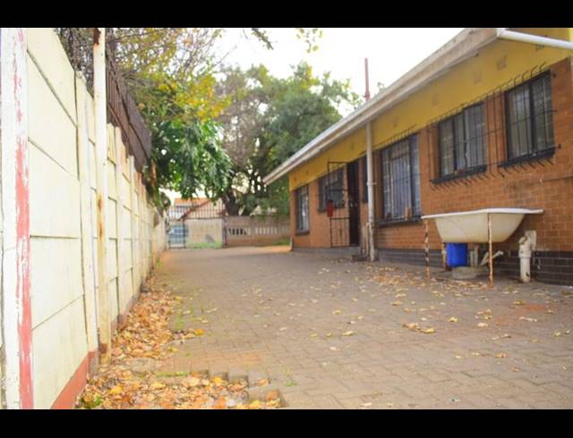 6 BEDROOM HOUSE FOR SALE IN PRIMROSE